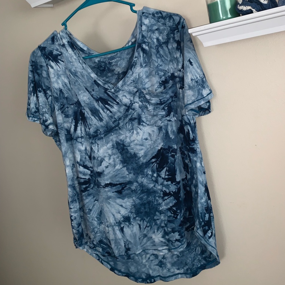 tye die v neck with pocket tee 🌊